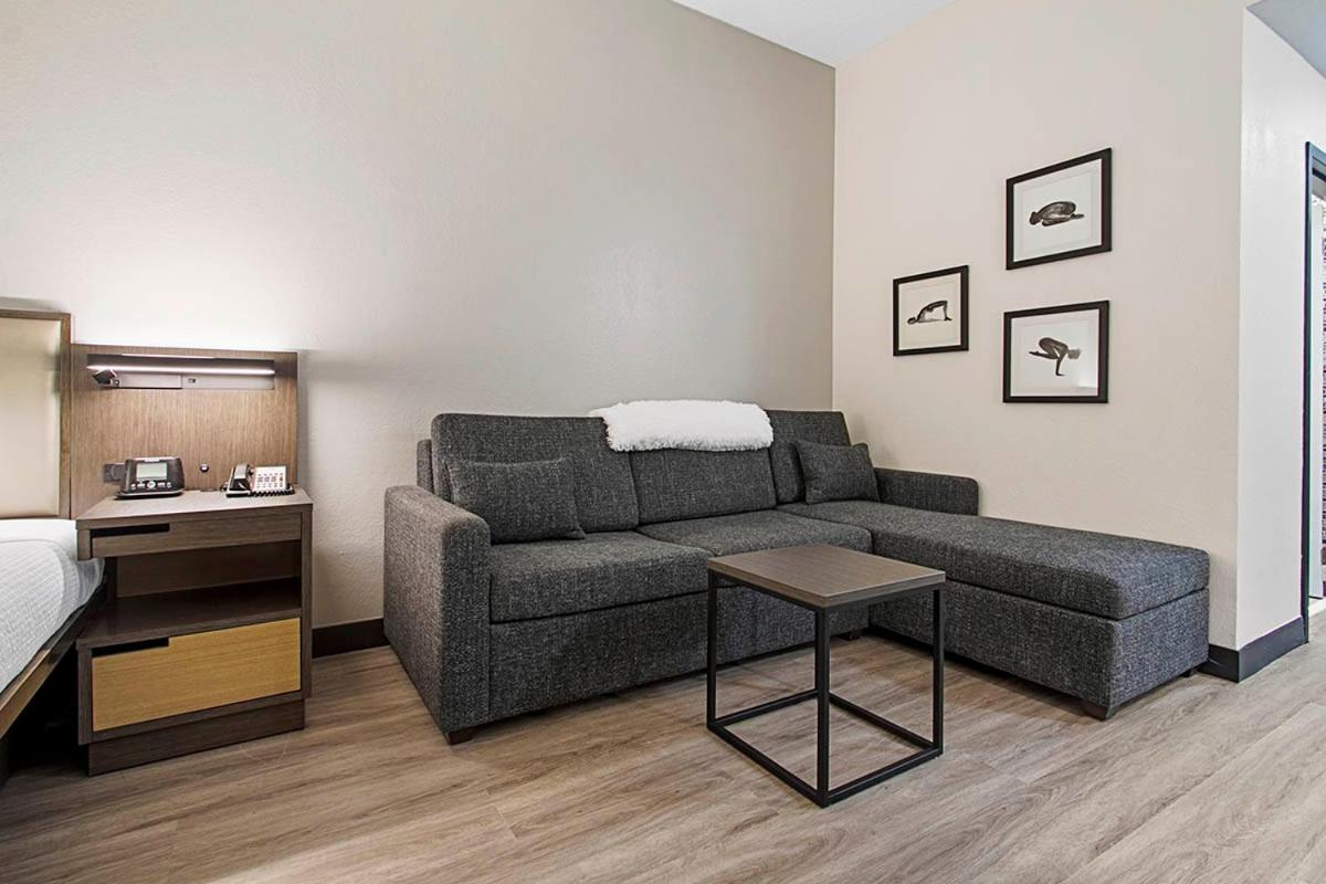 Отель Wingate By Wyndham Macon I-75 Экстерьер фото